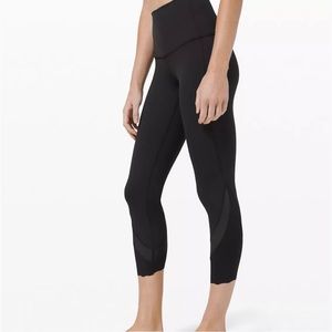 Wunder under scalloped leggings 23 inch- black worn once